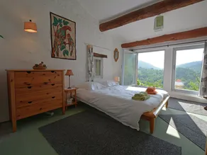 Amazing villa with garden - Image 4