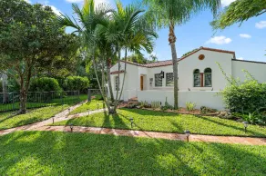 The Couple’s Paradise, Close to Downtown, Salt-Water Pool - Image 5