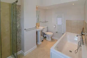 Large detached, modern family house near the beach at Trevone - Image 2