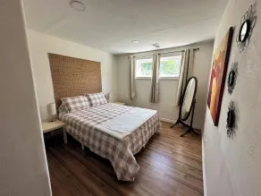🔆 Entire 1 bedroom Suite w/ large yard, 🐶 welcome - Image 4