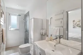 Modern eingerichtetes Apartment - Image 3