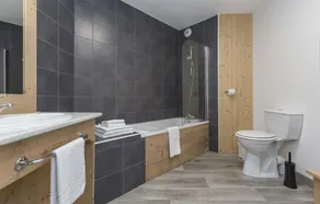 Wifi, skiurlaub an der piste, schwimmbad, balkon, parkmöglichkeiten, fernseher - Image 4