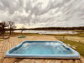 Expansive lodge on 200 acres with private lake! - Image 2