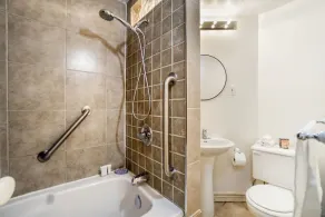 Rustic & Chic 2 Bedroom condo 5min to downtown - Image 3