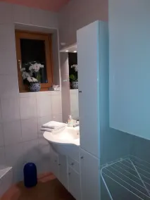 Lejlighed i en solrig beliggenhed, wellness u. Vandland kun til fods i nærheden af skoven, - Image 4