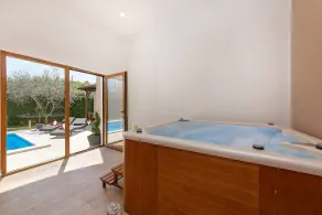 Charming 6-Bed Villa in Vižinada - Image 2