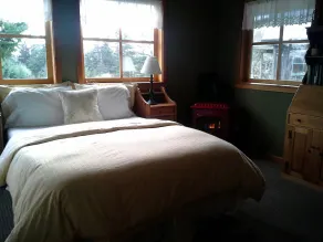 Shared hot tub with meadow view - Image 5