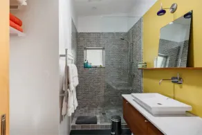MODERN GUESTHOUSE IN PRIVATE SETTING - Image 3