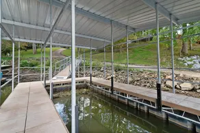 Lake front with private dock & boat ramp - Image 2