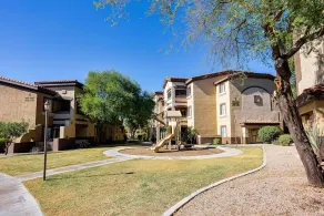 3BR condo w community pool/hot tub, BBQ - Image 3