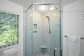 Haut de gamme, privé 3 ch, 3 salle de bain chalet sur la lagune près de la plage. Grande valeur! - Image 3