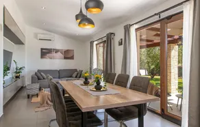 Beautiful home in Marcana - Image 2