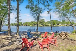 Stargazer Waterfront Luxe Retreat ✨Sand Beach 🎣Awesome Fishing🔥Campfires🛶Kayaks - Image 5