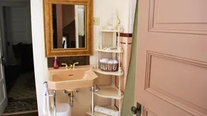 Commanders Quarters Historic Home in Hammond – Sleeps 18 - Image 5