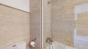 Appartement de vacances adapté aux familles avec piscine, jardin et terrasse - Image 4