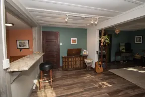Private bungalow set in the forest - Image 2