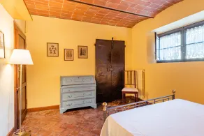 Spectacular apartment in historic mansion from the 1400s - Image 5