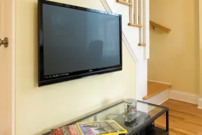 3BR Beautiful Remodeled Victorian w/ Beach Locker - Image 3