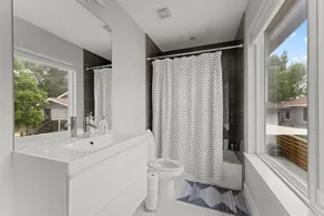 Detached 1 Bed 1 Bath In-law Suite 3 miles from Downtown! - Image 3