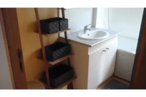 Lakeside cottage - Image 2