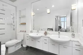 Vraiment impressionnante 18e 2BR Superficie / 2BA W / Vues sur l'océan à couper le souffle! - Image 3