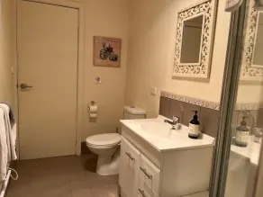 Deluxe waterfront retreat - Image 3