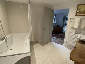Grand espace à la campagne avec piscine - Image 4
