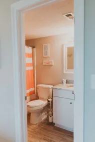 Updated ROOMY 3 bedroom Waterview w/Pool Sleeps 9 -Pool, Pier, Tennis/Pickleball - Image 4