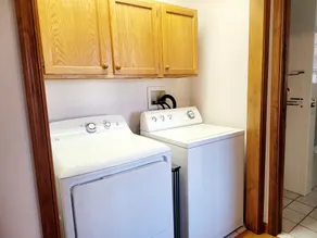 Stylish Getaway: Owners Suite, Game Room, Mountain Views, Close to Attractions - Image 5