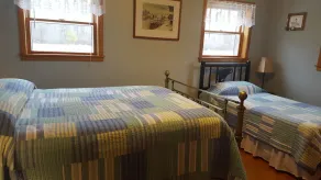 Bay Breeze Cottage - 4 Season Fully Outfitted Vacation Getaway! - Image 5