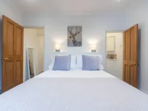 Charming Period Home near Surbiton with Garden - Image 5