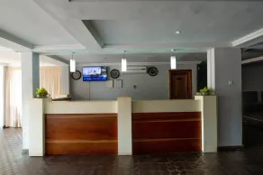 Crystal Rose Ambassador Hotel - Image 4