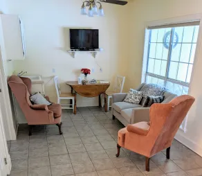 Private Guest House 20 Minutes from U of A - Image 5