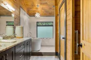 Hot Tub - Sauna - Mountain getaway only 15 minutes from the city! - Image 3