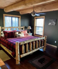 Cozy and Private Log Cabin! - Image 4