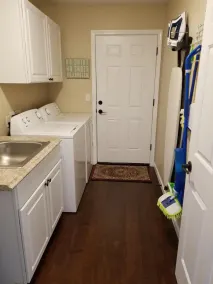 Neu renoviertes 3-Zimmer-Haus auf dem historischen Weingut Troon Estate! - Image 2