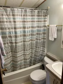 Quaint and Quiet Tiny Home, with Pool Access! - Image 3