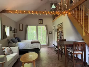 Cozy cabin getaway with hot-tub under stars! - Image 5