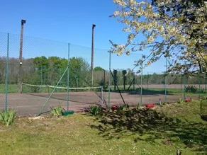 Spacious Retreat with Tennis Court, Games Room, and Modern Amenities in a 20,000 m² Enclosed Woods - Image 2