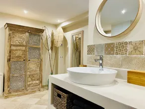 Villa with Large Pool & Independent Studio near Old Town of Valbonne - Image 5