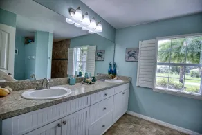 Spectacular Heat Pump Pool/Lanai, 4 bed/2 Bath Home  only 10 min from 5 beaches - Image 2