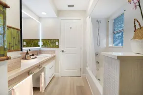 Boaters Bayshore Bungalow - Image 3