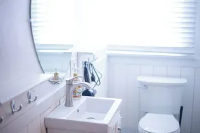 Adorable unit in Historic West Blvd district - Image 4
