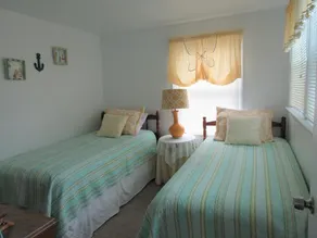 Oceanside 2nd floor Duplex with 3 Bedrooms, 1 Bath - Image 5