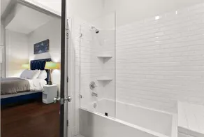 Stunning 2-Bedroom Garden District Newly Renovated - Image 3