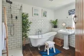 Powk Meadow Farmhouse - Image 3