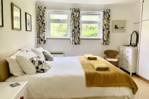 3 Linkside, Thurlestone, South Devon, family home close to the beach - Image 5