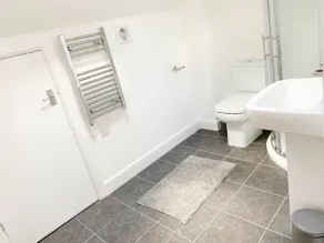 GORGEOUS 2 BED FLAT NEAR MERCURE HOTEL-ENTIRE FLAT - Image 2