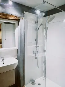 Charming 19th century cottage with private pool and garden - Image 3