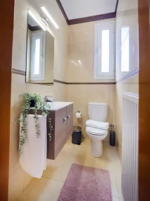 ★ GPK Bright & Stylish 4BR | Central Getaway | Free Parking - Image 4